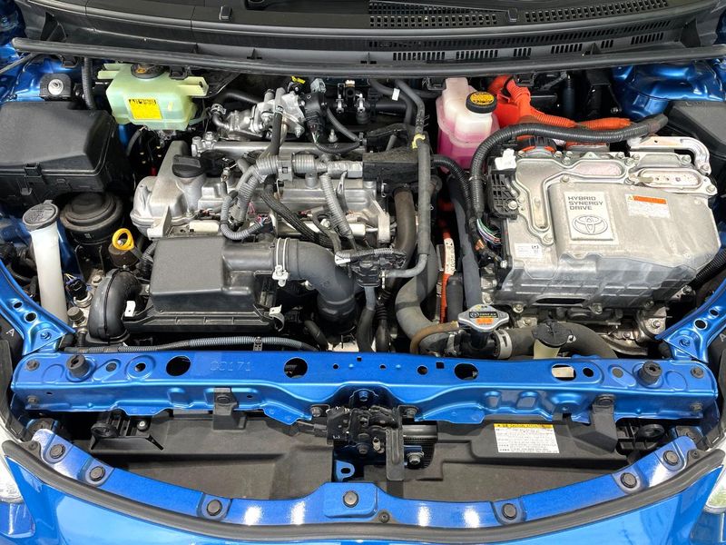 2016 Toyota Aqua DAA-NHP10 (UW-6aadff022bf57)[4]