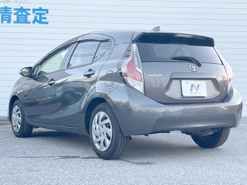 2015 Toyota Aqua DAA-NHP10 (UW-6aadff0783cc3)[6]