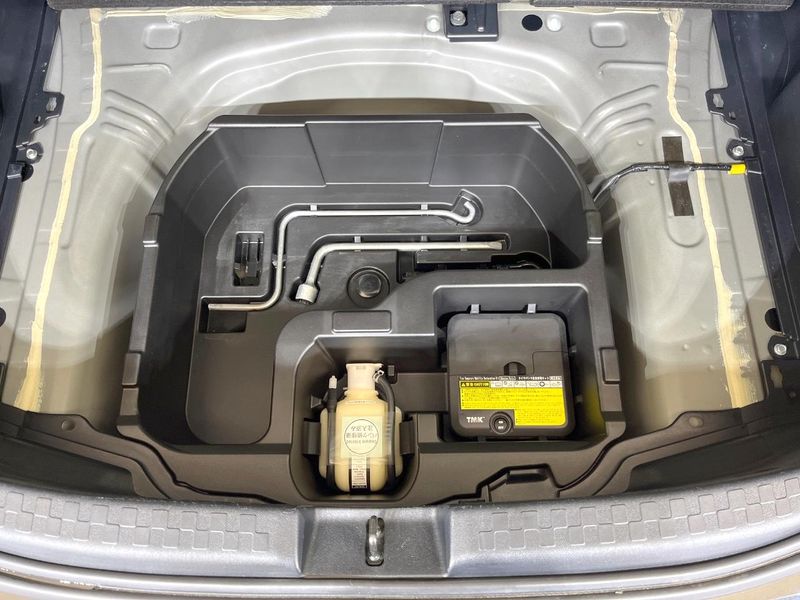 2015 Toyota Aqua DAA-NHP10 (UW-6aadff0837f97)[12]