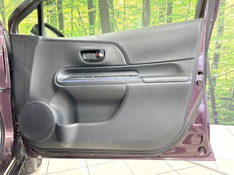 2016 Toyota Aqua DAA-NHP10 (UW-6aadff0938f3d)[15]