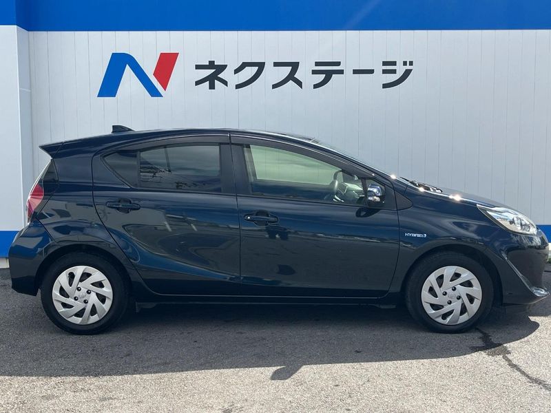 2017 Toyota Aqua DAA-NHP10 (UW-6aadff0b43412)[21]