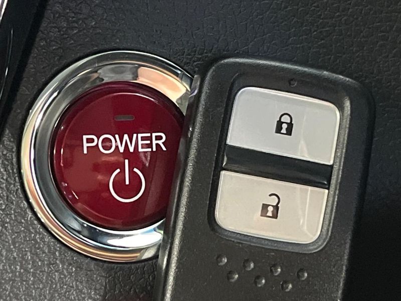 2016 Honda Vezel DAA-RU3 (UW-6aadff3b4821c)[11]