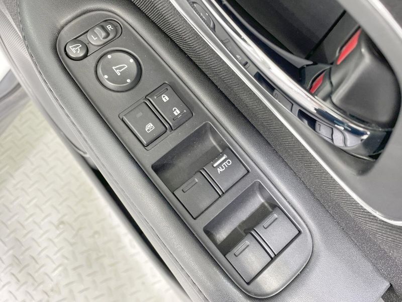 2014 Honda Vezel DAA-RU4 (UW-6aadff3e2a8cc)[14]