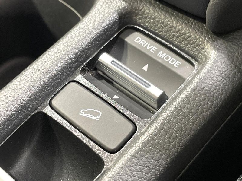 2023 Honda Vezel 6AA-RV5 (UW-6aadff45af317)[26]