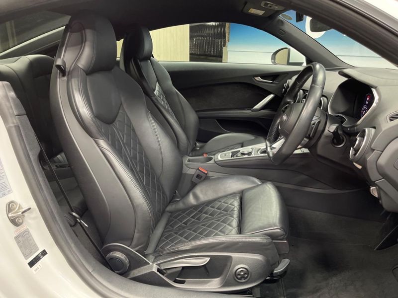 2017 Audi TT Coupe ABA-FVCJS (UW-6aadff8c99804)[26]