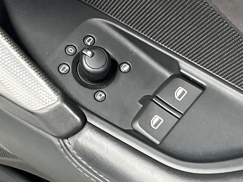 2017 Audi TT Coupe ABA-FVCJS (UW-6aadff8c99804)[25]