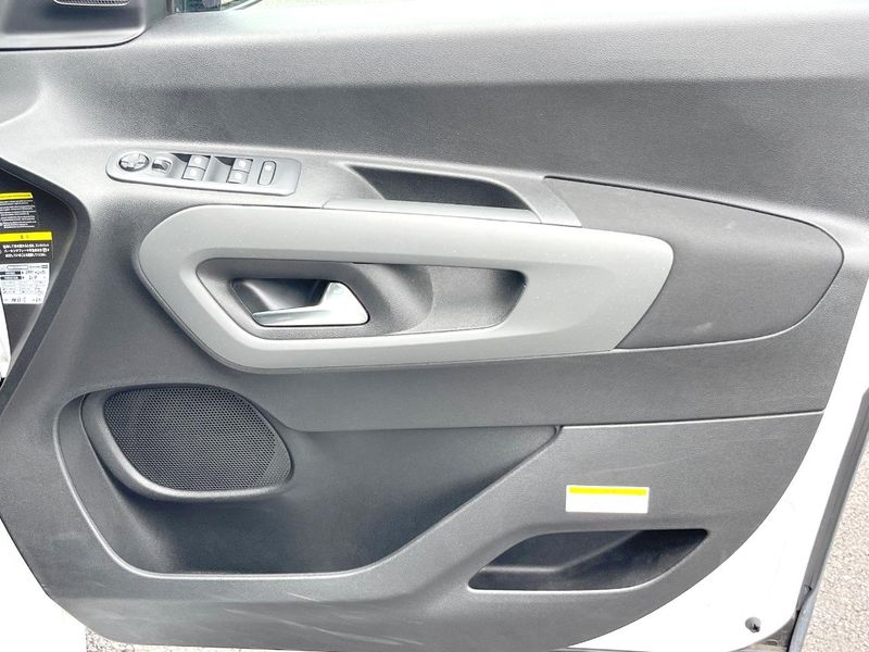 2023 Citroen Berlingo 3DA-K9CYH01 (UW-6aadffa204e2c)[26]