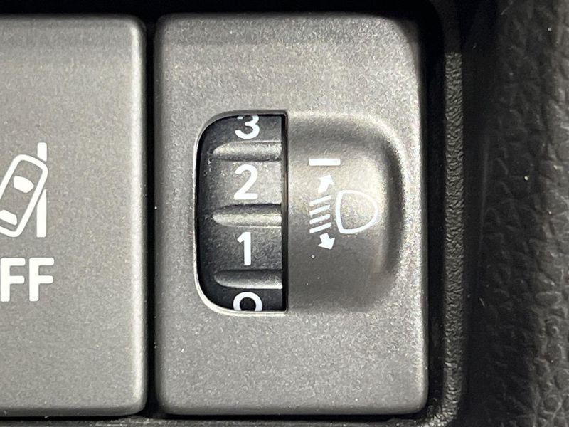 2018 Suzuki Swift DBA-ZD83S (UW-6aadffcf2740b)[18]