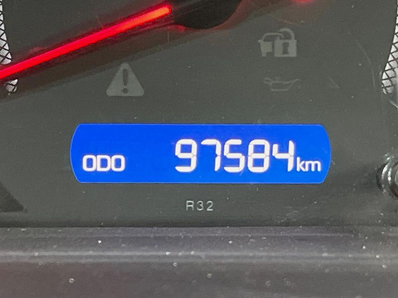 2016 Toyota Voxy DBA-ZRR80W (UW-6aadffdd34b39)[2]