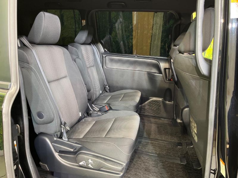 2017 Toyota Voxy DBA-ZRR80W (UW-6aadffdfa4fb1)[28]