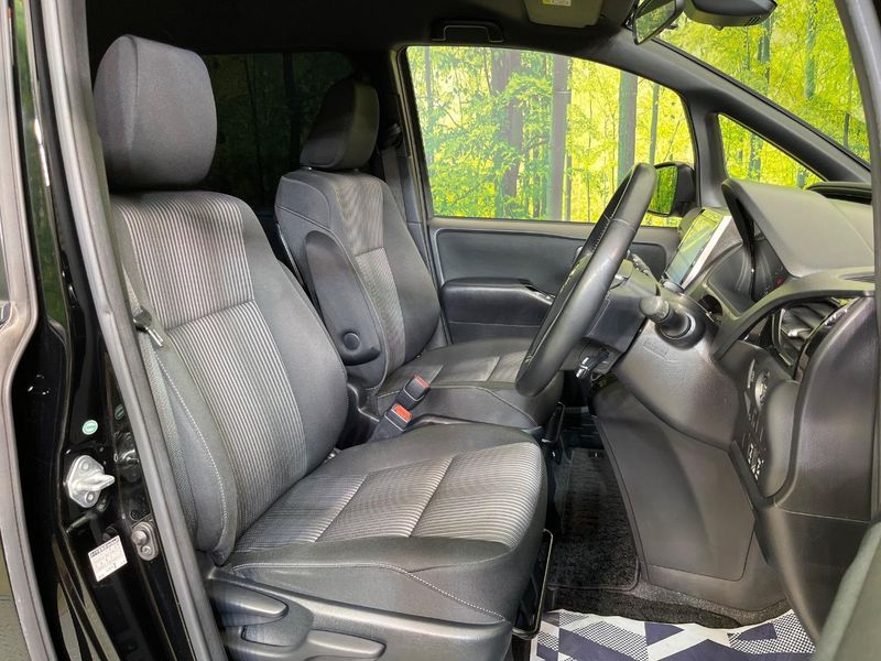 2017 Toyota Voxy DBA-ZRR80W (UW-6aadffdfa4fb1)[27]