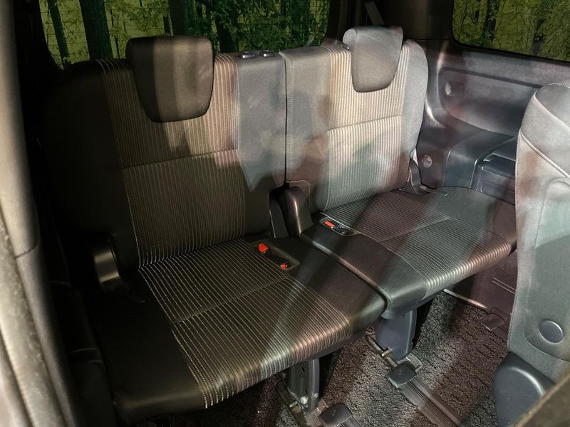 2017 Toyota Voxy DBA-ZRR80W (UW-6aadffdfa4fb1)[29]