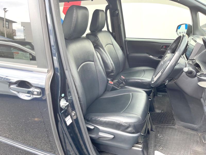 2017 Toyota Voxy DBA-ZRR80W (UW-6aadffe053a0d)[13]