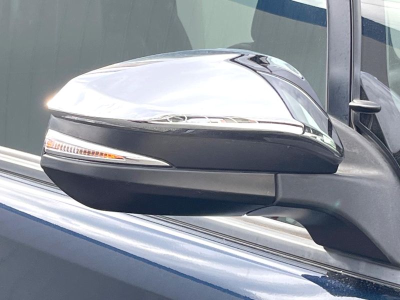 2017 Toyota Voxy DBA-ZRR80W (UW-6aadffe053a0d)[7]