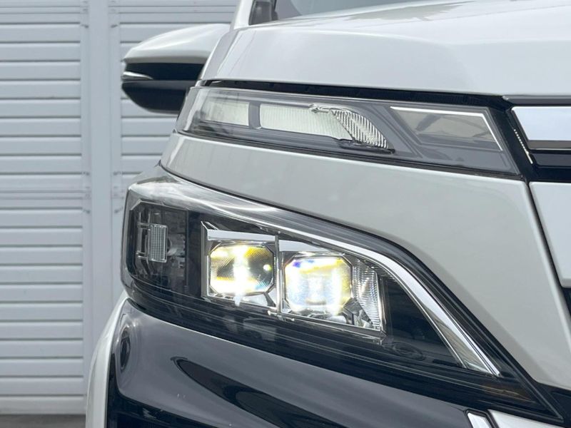 2018 Toyota Voxy DBA-ZRR80W (UW-6aadffe1aa715)[5]