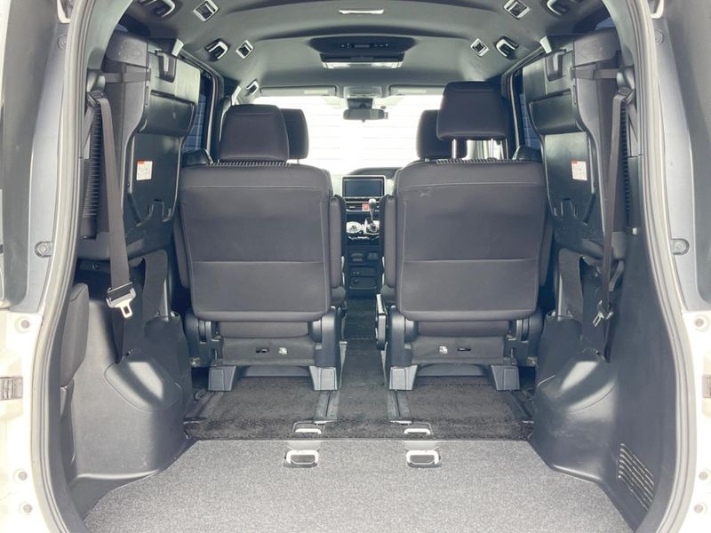 2018 Toyota Voxy DBA-ZRR80W (UW-6aadffe1aa715)[19]