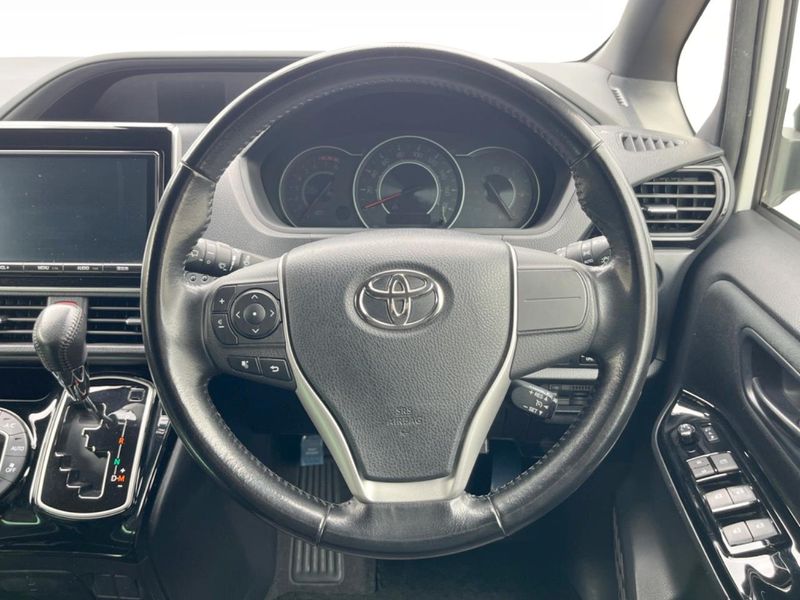 2018 Toyota Voxy DBA-ZRR80W (UW-6aadffe1aa715)[25]