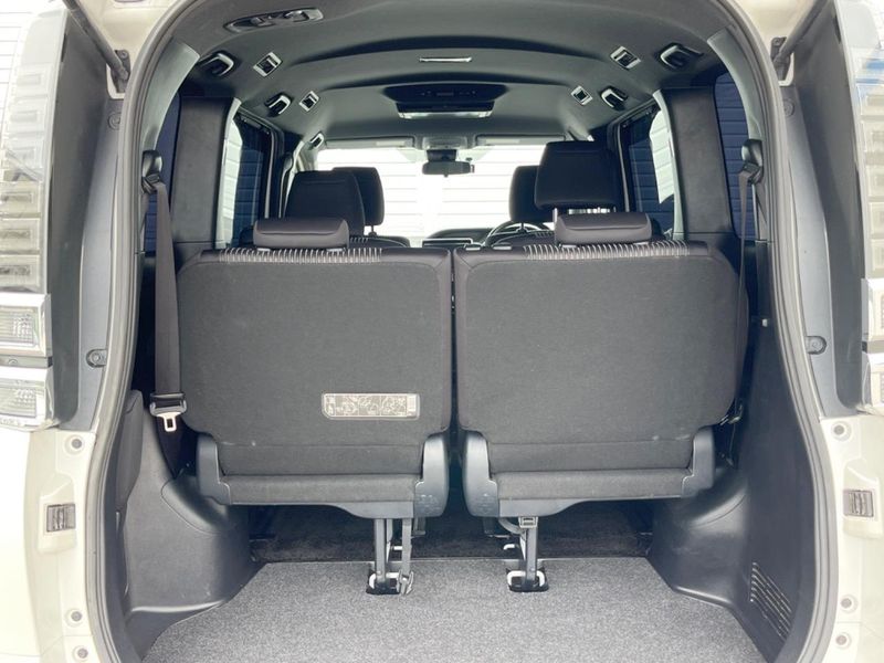 2018 Toyota Voxy DBA-ZRR80W (UW-6aadffe1aa715)[18]