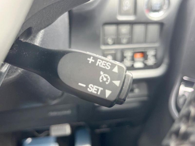 2018 Toyota Voxy DBA-ZRR80W (UW-6aadffe1aa715)[29]