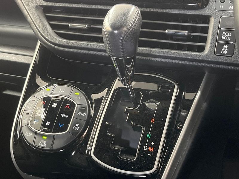 2020 Toyota Voxy DBA-ZRR80W (UW-6aadffe72e895)[27]