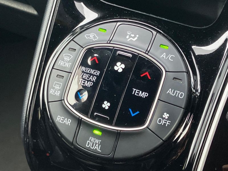 2020 Toyota Noah 3BA-ZRR85W (UW-6aadffedd3c70)[23]