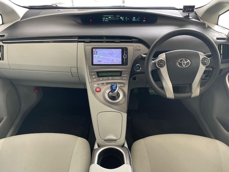 2013 Toyota Prius DAA-ZVW30 (UW-6aae0001ccd48)[27]