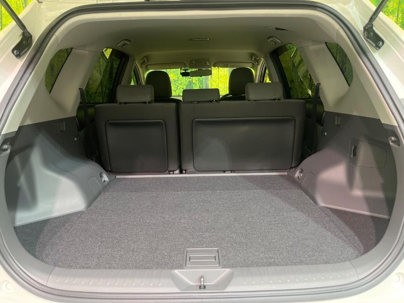 2013 Toyota Prius α DAA-ZVW41W (UW-6aae0006340eb)[29]