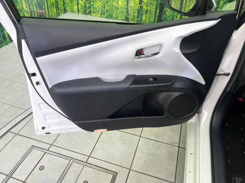 2017 Toyota Prius DAA-ZVW50 (UW-6aae0009790e6)[28]
