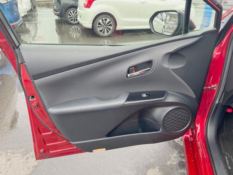 2016 Toyota Prius DAA-ZVW50 (UW-6aae000b969e9)[19]