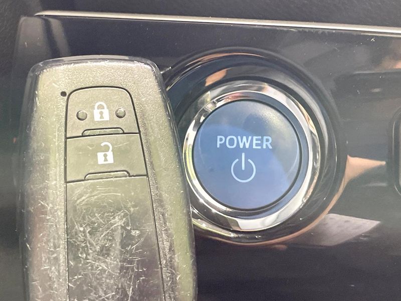 2019 Toyota Prius DAA-ZVW51 (UW-6aae0010d8473)[21]