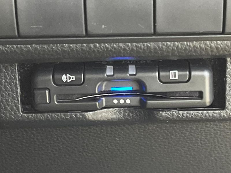 2020 Toyota Corolla Touring 6AA-ZWE211W (UW-6aae001b0f485)[24]