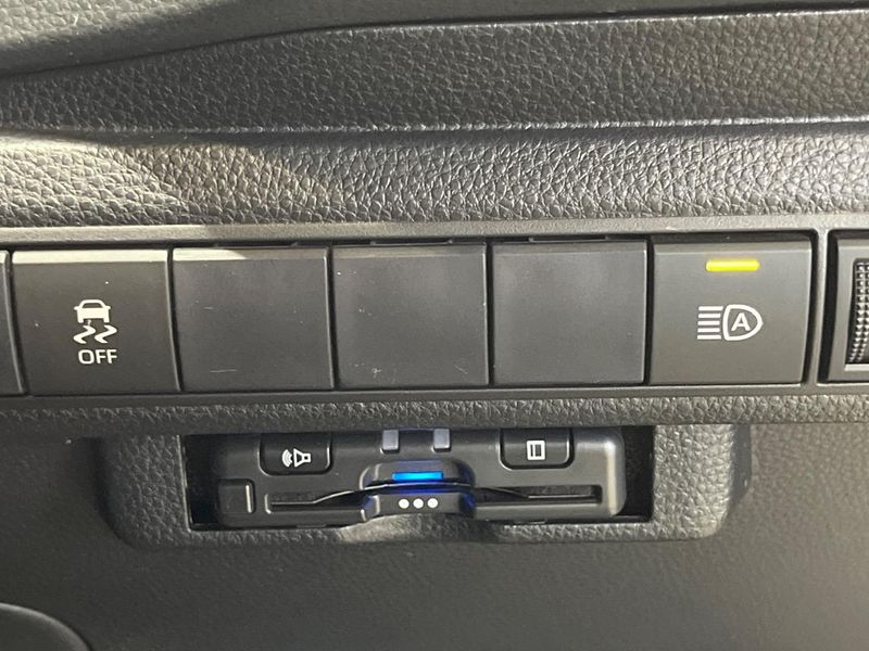 2020 Toyota Corolla Touring 6AA-ZWE211W (UW-6aae001b0f485)[23]