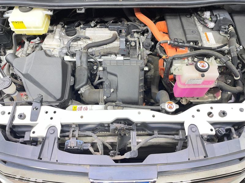 2018 Toyota Noah DAA-ZWR80W (UW-6aae0022a53e3)[4]