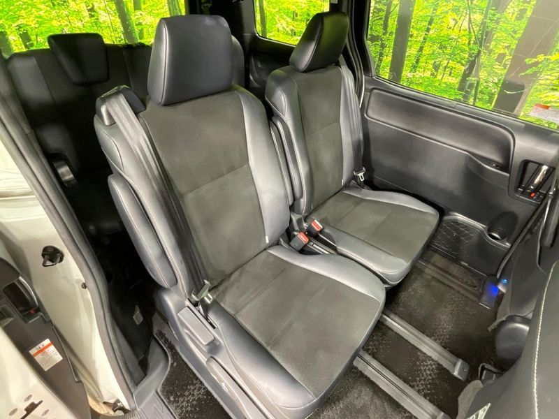 2018 Toyota Noah DAA-ZWR80W (UW-6aae0022a53e3)[21]