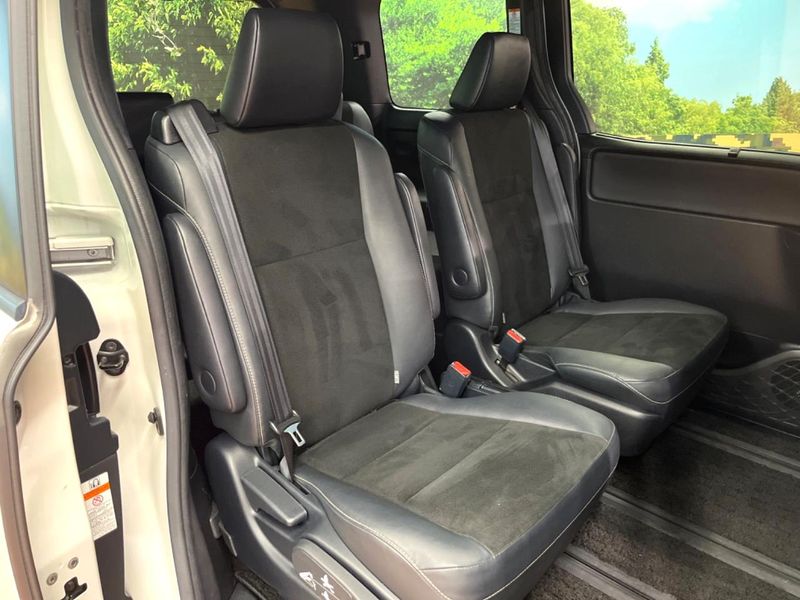 2018 Toyota Noah DAA-ZWR80W (UW-6aae0022a924b)[8]
