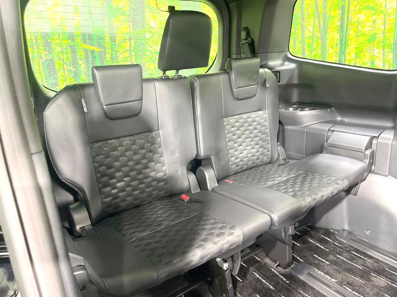 2023 Toyota Voxy 6AA-ZWR90W (UW-6aae002d3f2fa)[21]