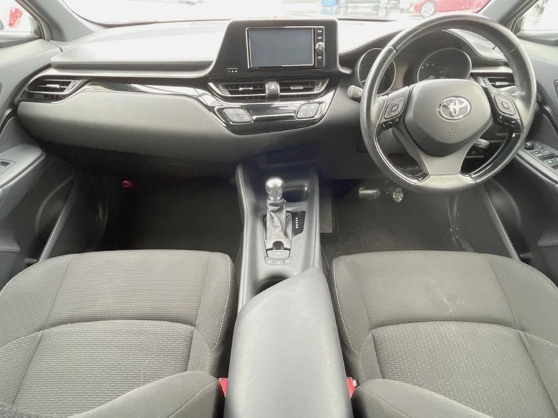 2017 Toyota C-HR DAA-ZYX10 (UW-6aae0039da390)[21]