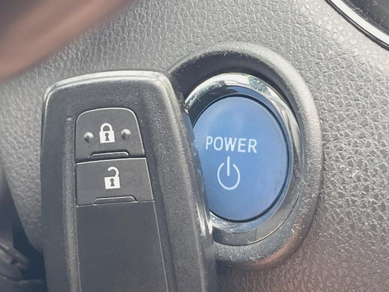 2017 Toyota C-HR DAA-ZYX10 (UW-6aae0039da390)[23]