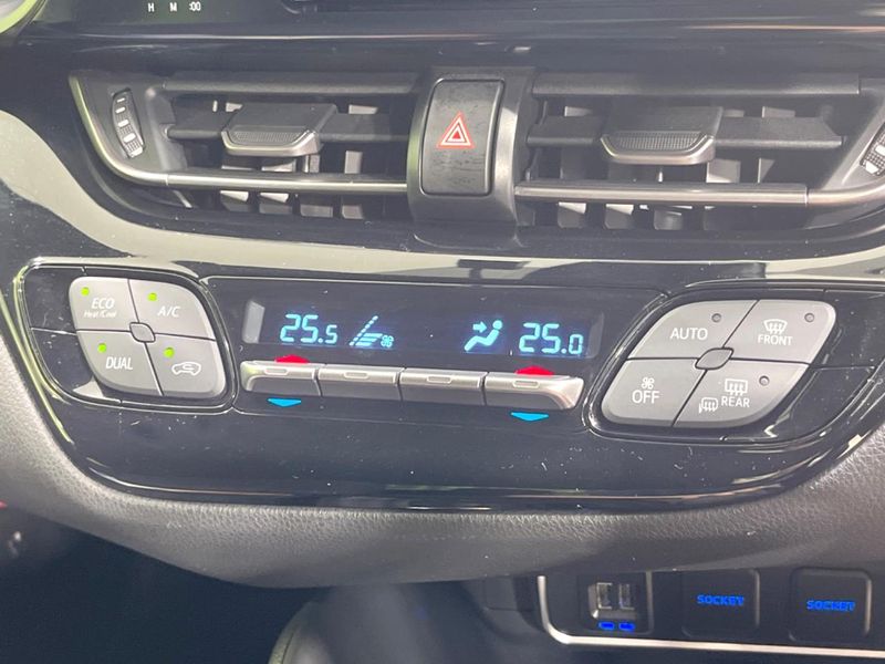 2017 Toyota C-HR DAA-ZYX10 (UW-6aae003aaeb61)[21]