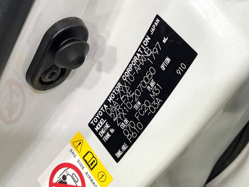 2017 Toyota C-HR DAA-ZYX10 (UW-6aae003aaeb61)[1]