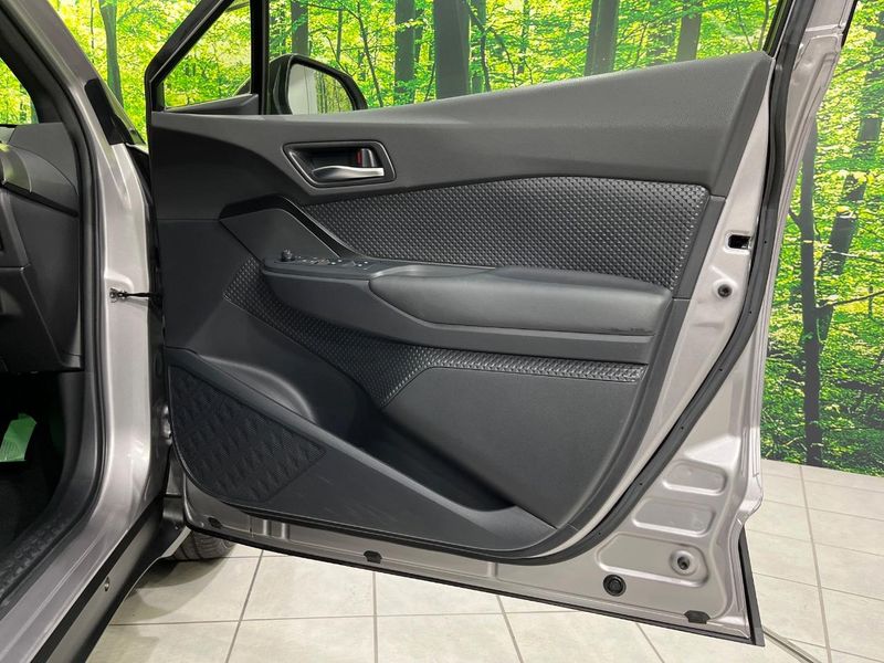 2017 Toyota C-HR DAA-ZYX10 (UW-6aae003bdff07)[23]