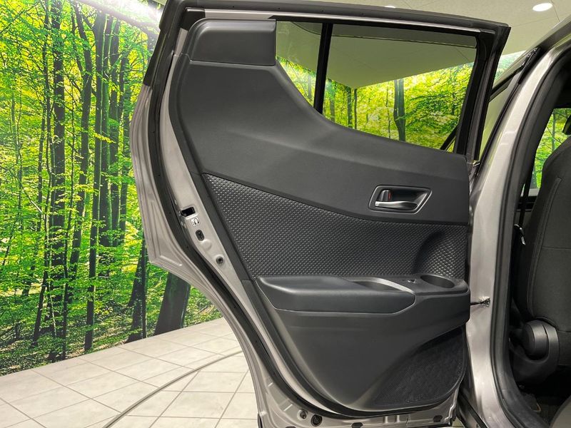 2017 Toyota C-HR DAA-ZYX10 (UW-6aae003bdff07)[24]