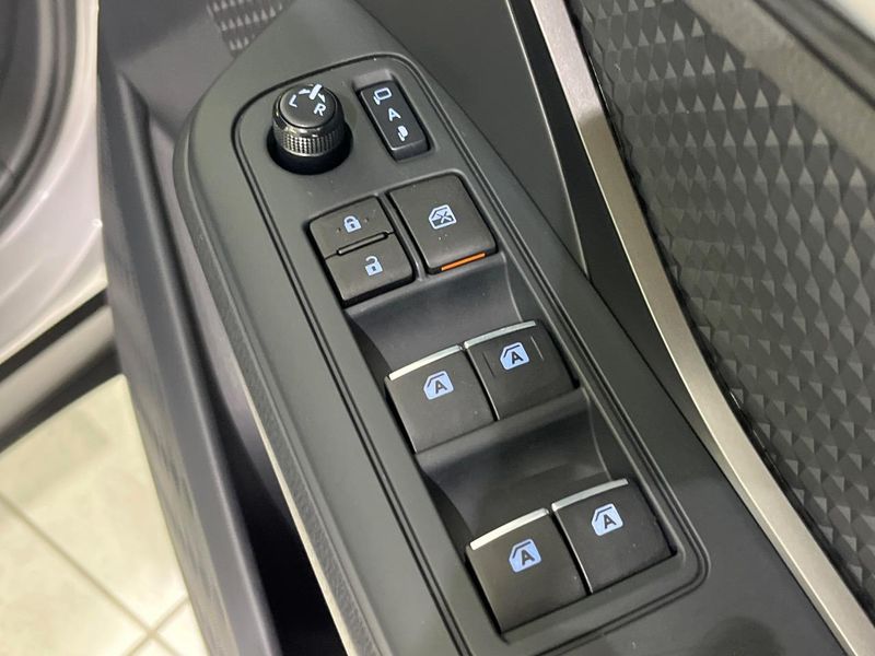 2017 Toyota C-HR DAA-ZYX10 (UW-6aae003bdff07)[29]
