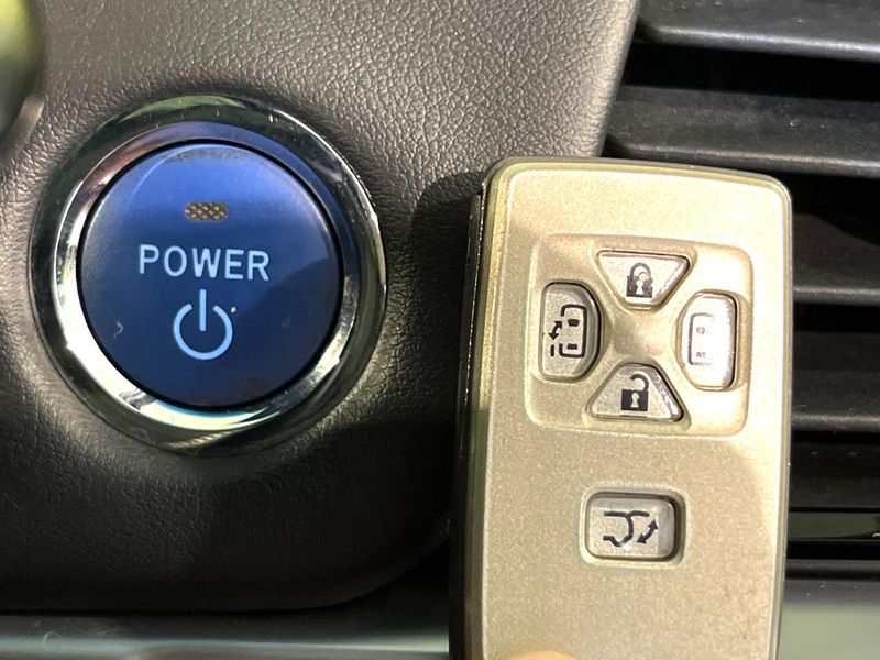 2016 Toyota Estima Hybrid DAA-AHR20W (UW-6aaf4d4354fab)[17]
