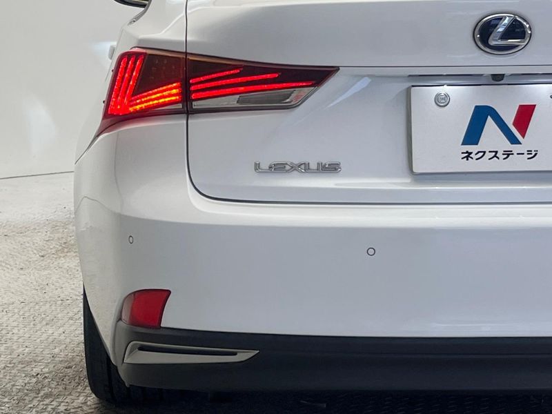 2016 Lexus IS DAA-AVE30 (UW-6aaf4d4a88b4a)[21]