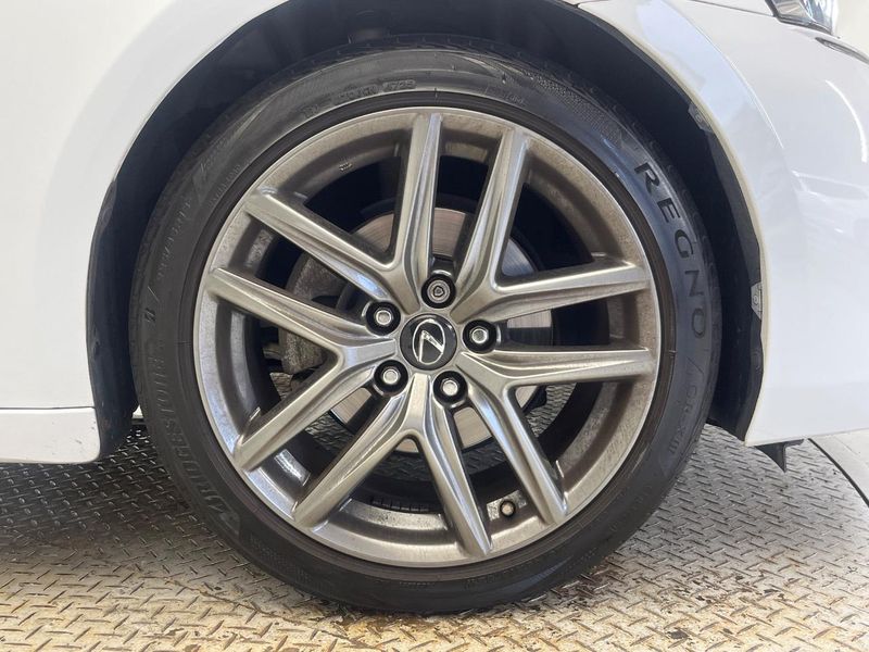 2016 Lexus IS DAA-AVE30 (UW-6aaf4d4a88b4a)[14]