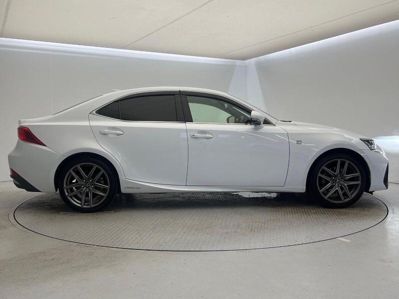 2016 Lexus IS DAA-AVE30 (UW-6aaf4d4a88b4a)[18]