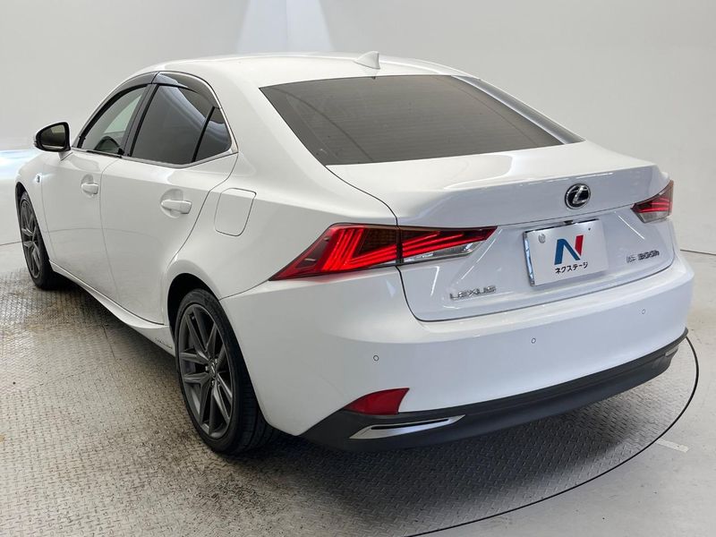 2016 Lexus IS DAA-AVE30 (UW-6aaf4d4a88b4a)[27]
