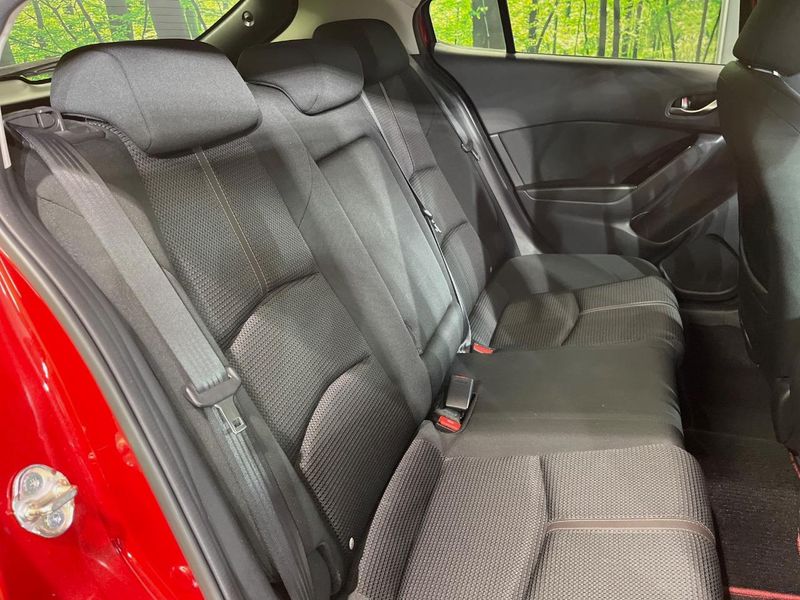 2016 Mazda Axela Sports LDA-BMLFS (UW-6aaf4dbc7c19d)[28]