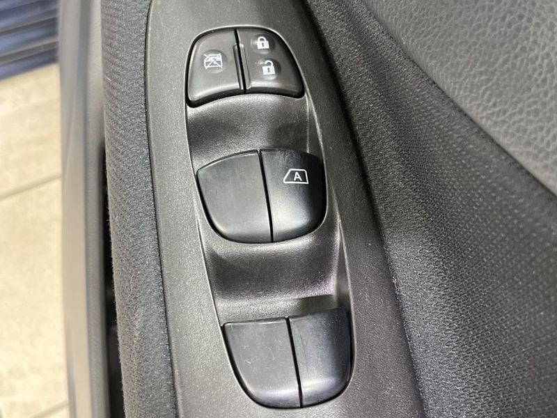 2012 Nissan Serena DBA-FNC26 (UW-6aaf4e00c6f57)[10]